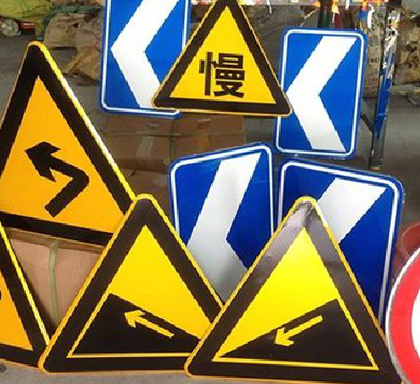 全州县标识标牌中颜色的确定是很重要的。